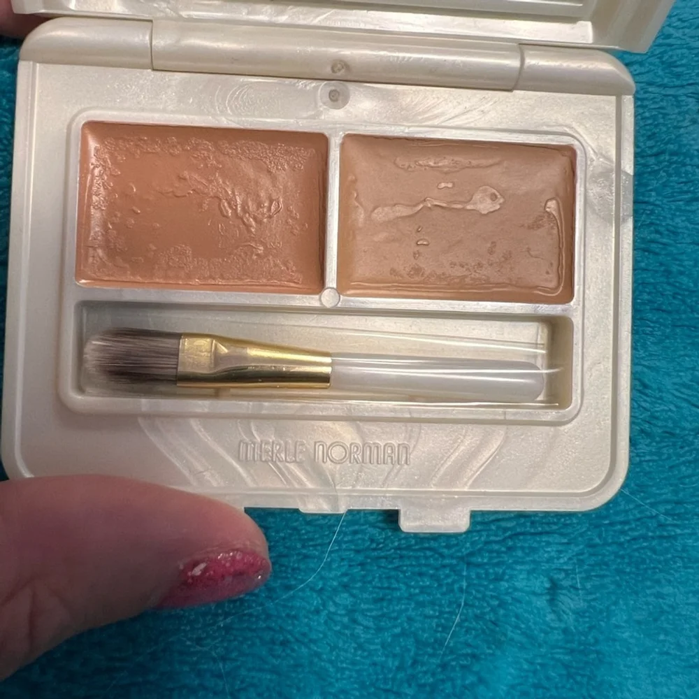 Merle Norman Luxiva Creamy Concealer-Shade CINNAMON-NWOB